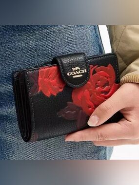COACH MEDIUM CORNER ZIP WALLET WITH FLORAL PRINT - NWT